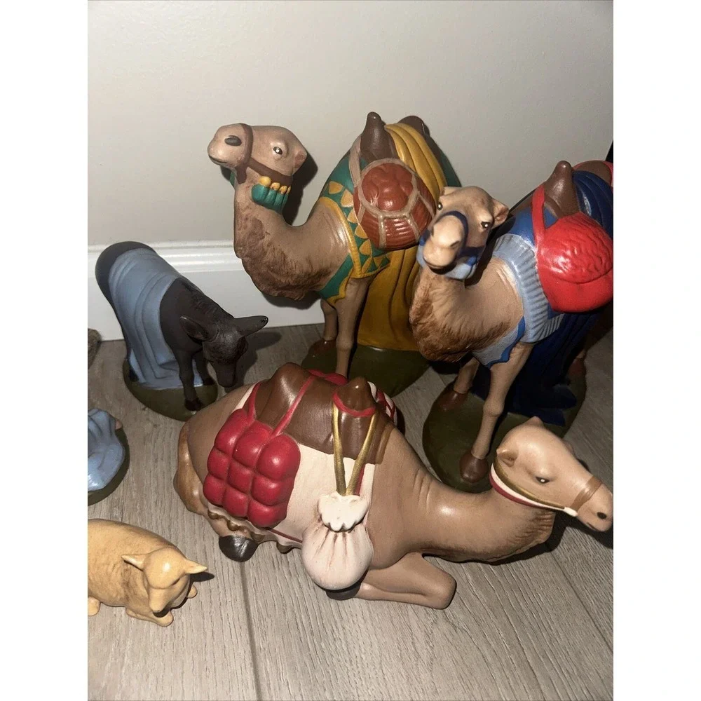 Beautiful Vintage Large Holland Mold Hand Painted 18 Piece Nativity Set Read Dis